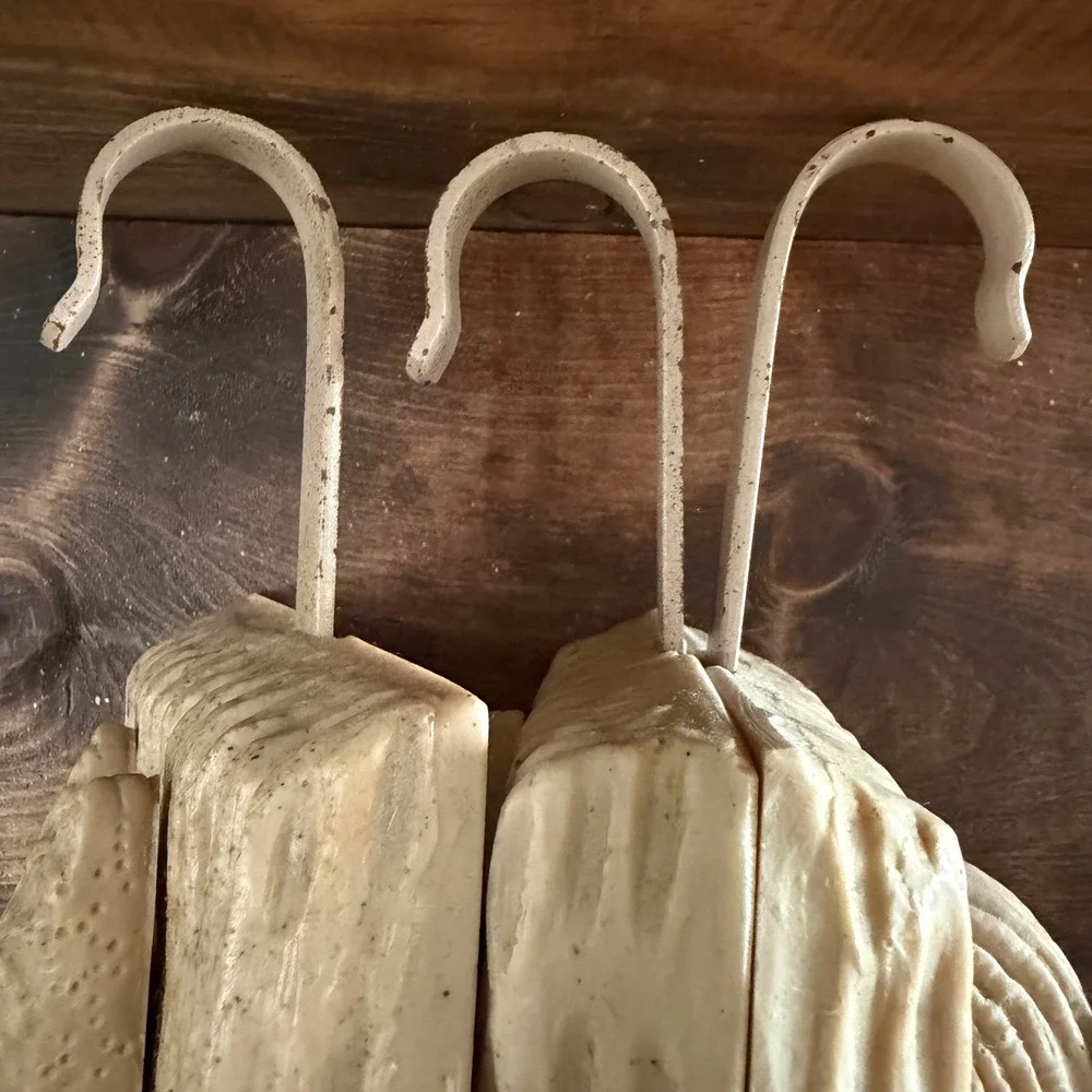 Coastal Seashell Wall Hooks Set of 3 Resin Starfish Conch Shell Towel Hanger VTG